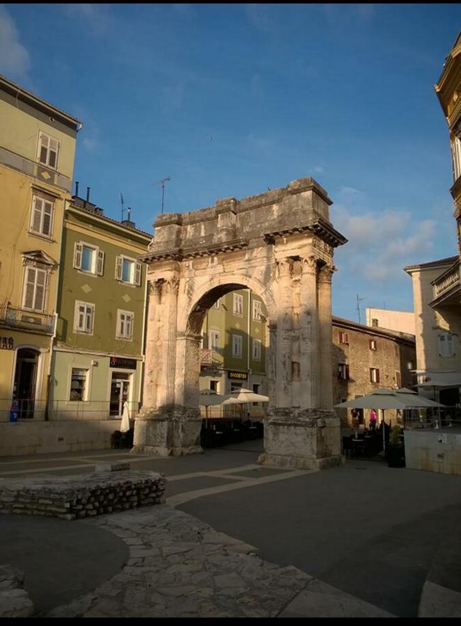 Studio Apartment City With Free Parking PUY 외부 사진