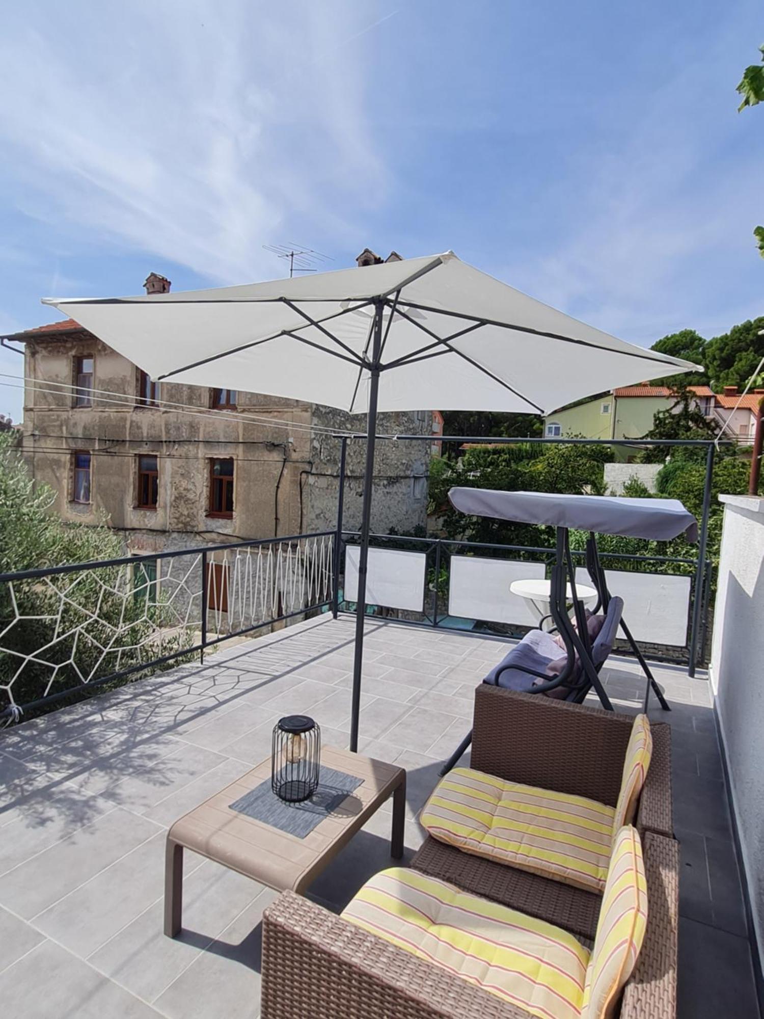 Studio Apartment City With Free Parking PUY 외부 사진