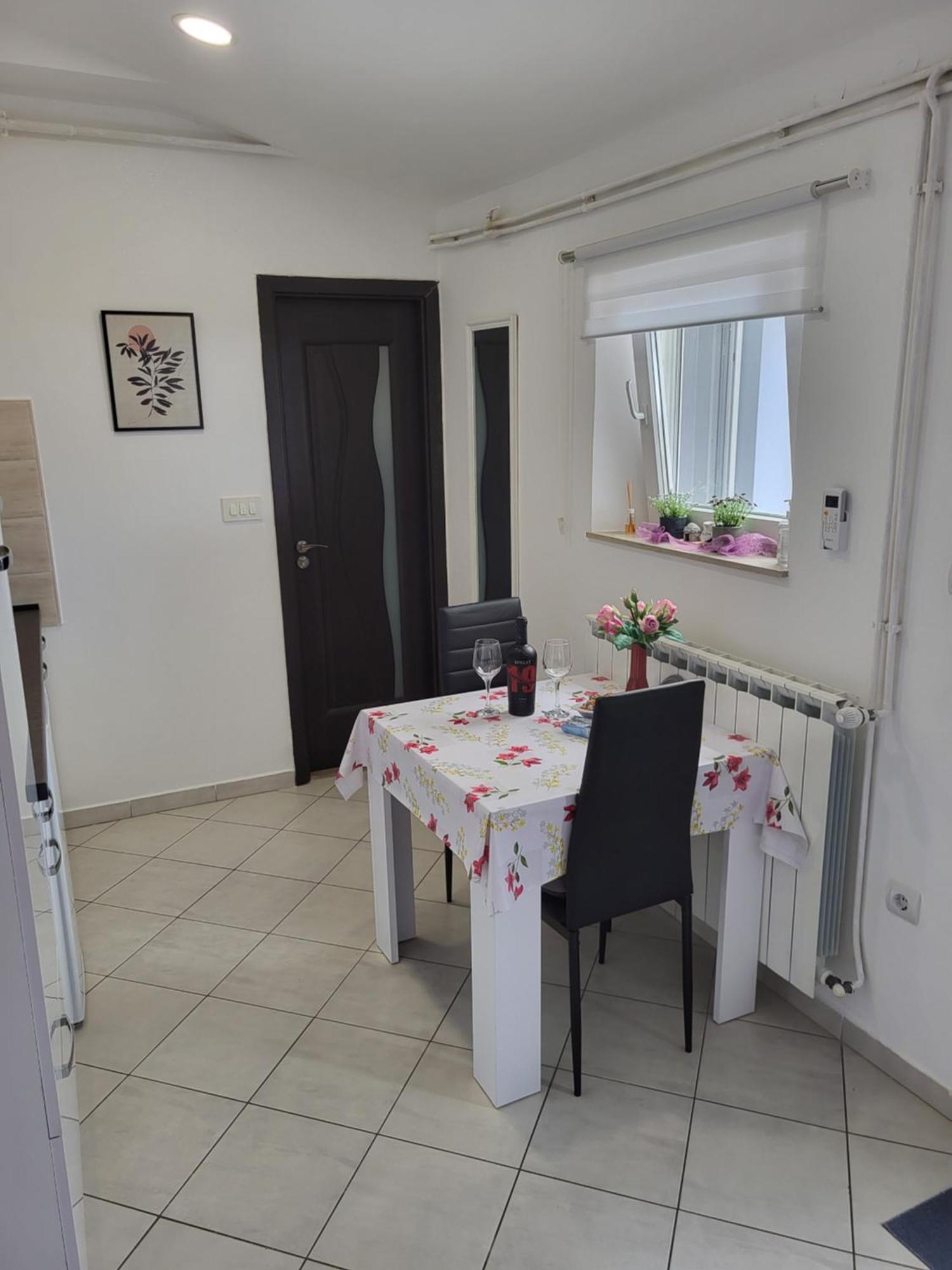 Studio Apartment City With Free Parking PUY 외부 사진