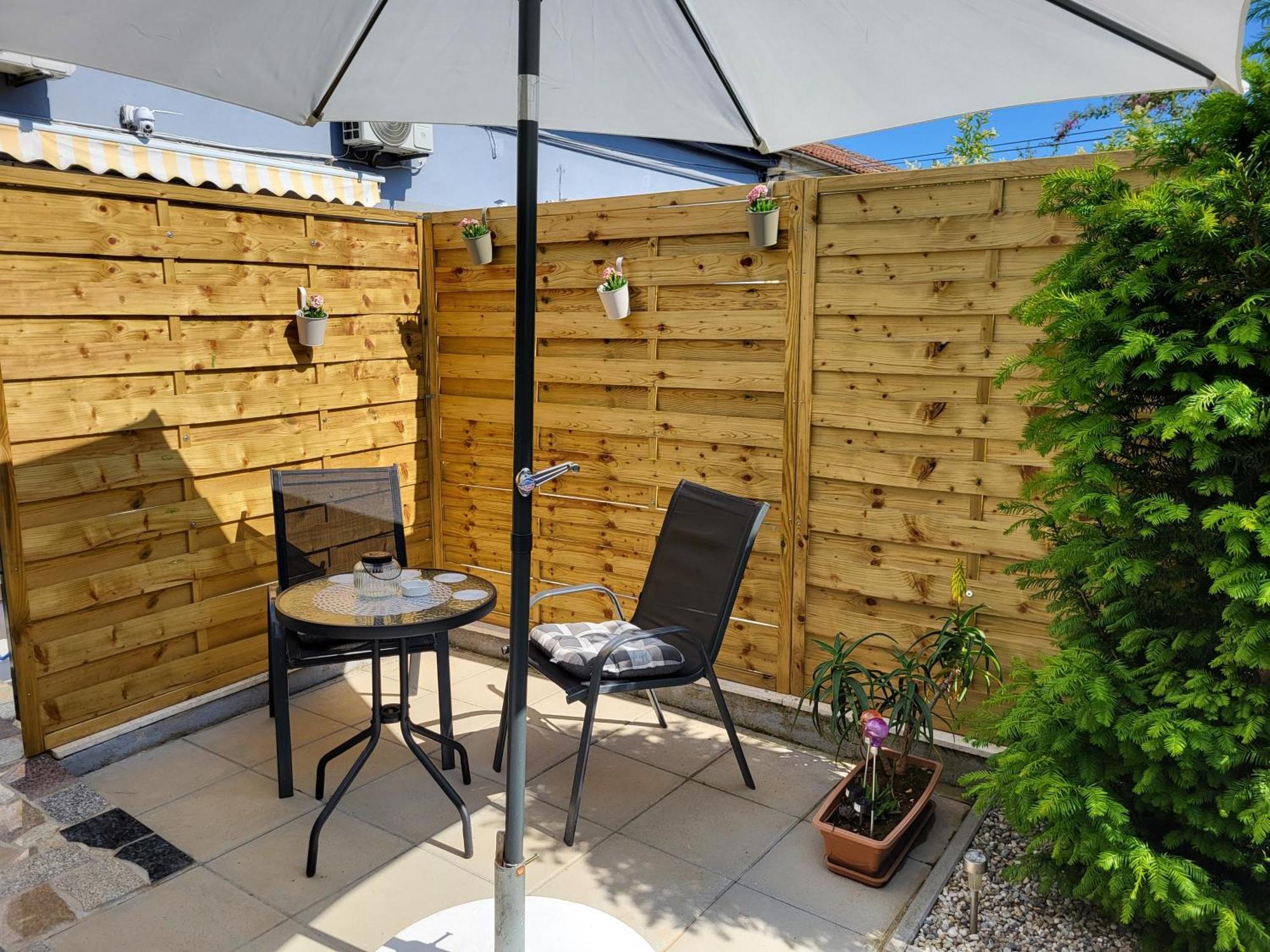 Studio Apartment City With Free Parking PUY 외부 사진