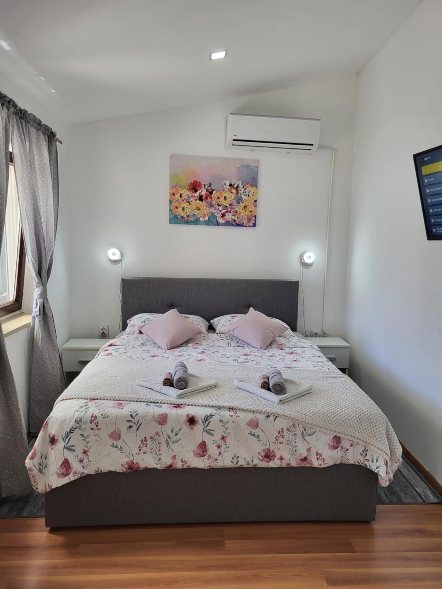 Studio Apartment City With Free Parking PUY 외부 사진